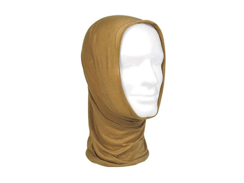 Écharpe multi-fonction Coyote présentée sur un mannequin en tissu beige, idéale pour la protection en extérieur.